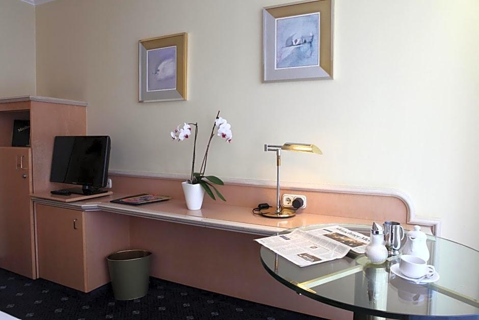 Hotel Ambiente 24/26