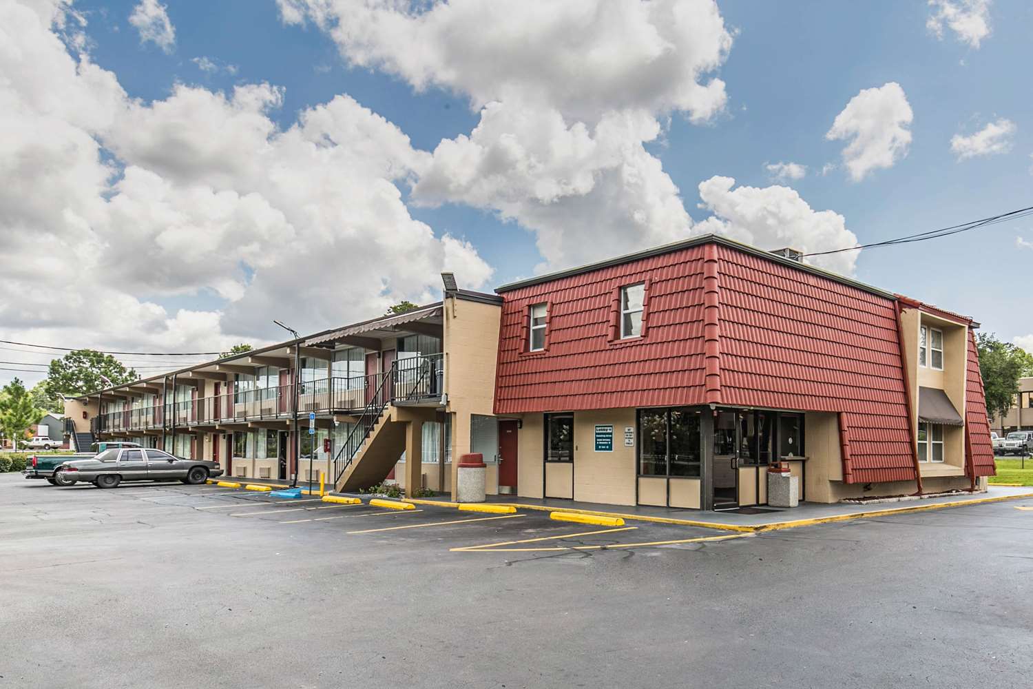 Econo Lodge Tallahassee I-10 near University 7/10