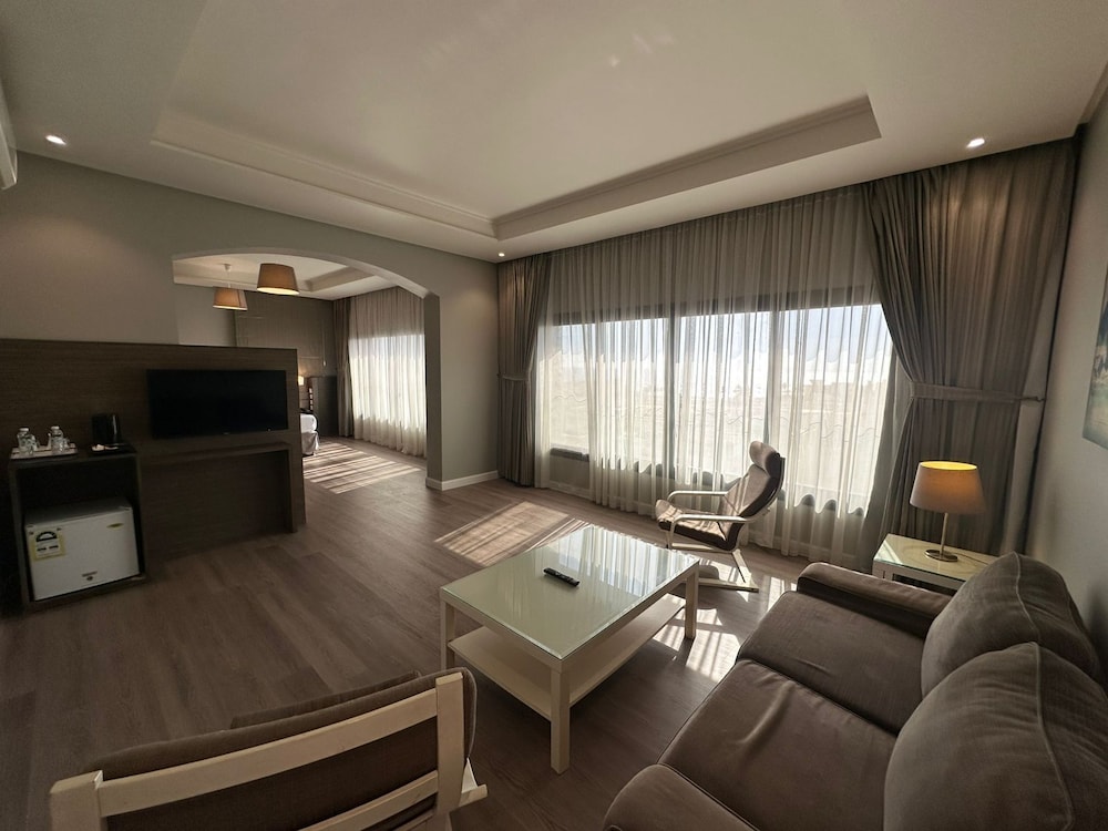 كورنيش لورين سويتس(Loren Suites Corniche) 29/50