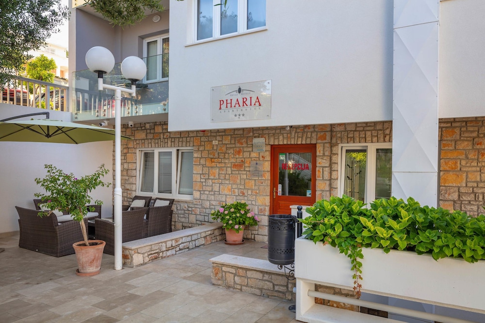 Pharia Aparthotel 10/61