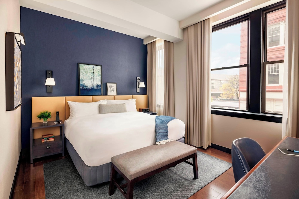 Superior, King Bed