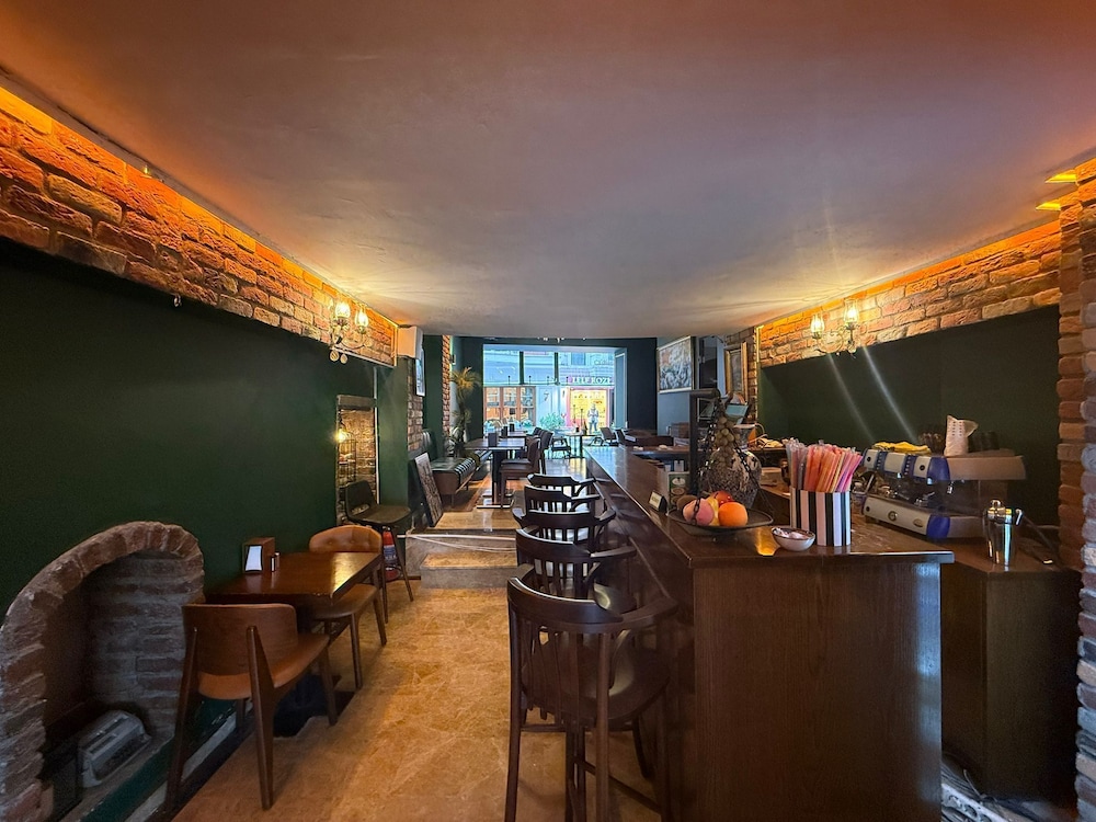 Ethnica Old City Hotel 46/61