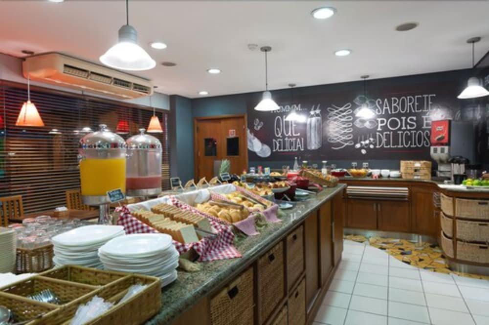 Ibis Teresina 40/44