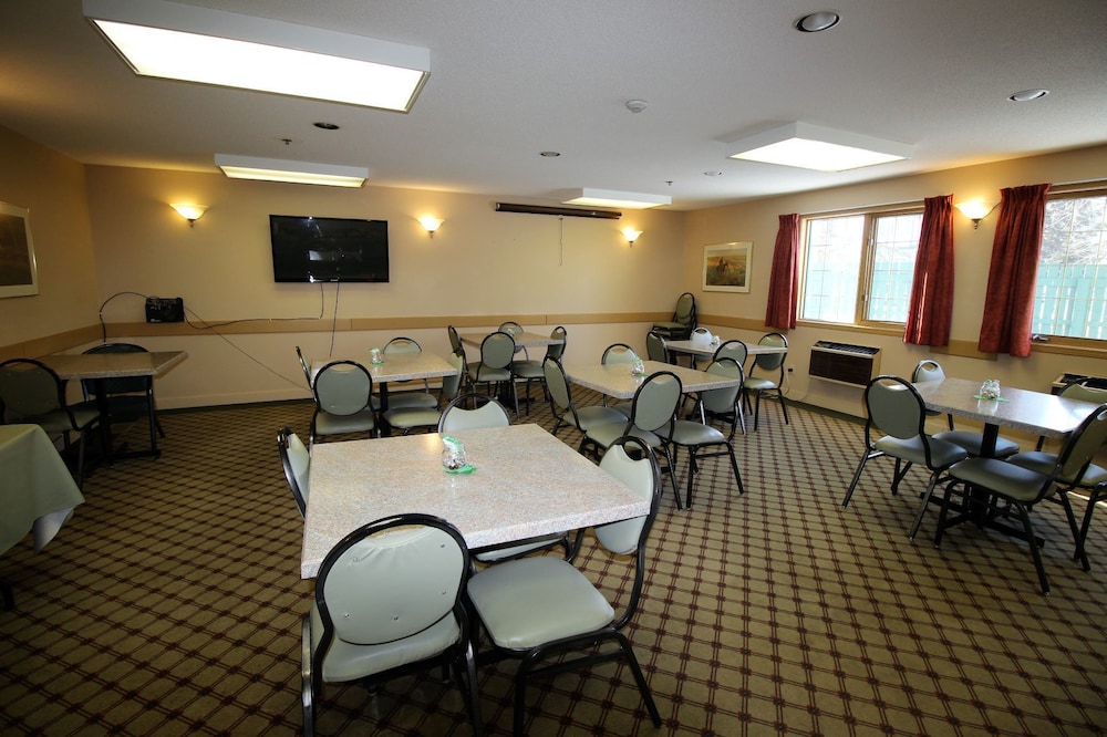Travelodge by Wyndham Lacombe 47/54