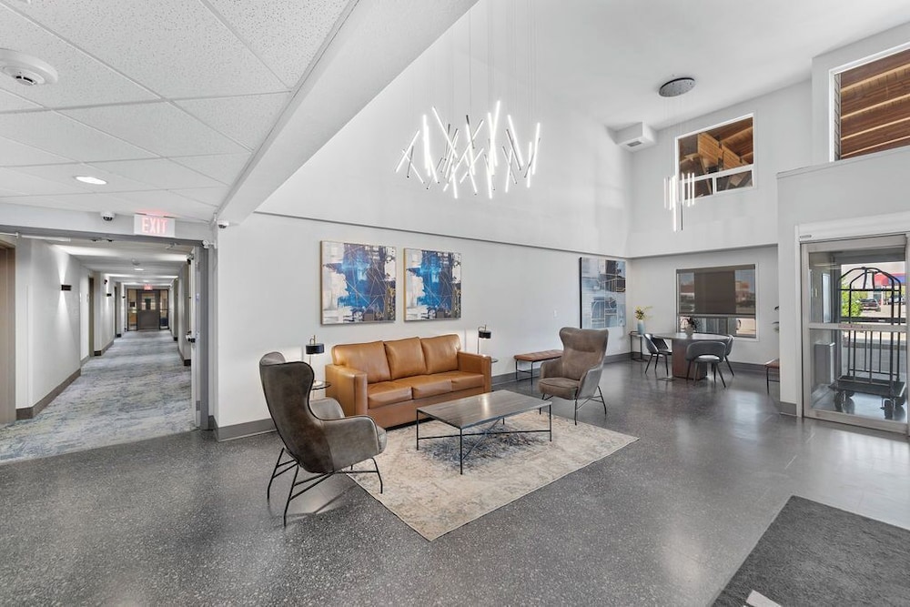 Home Inn and Suites Lloydminster 33/50