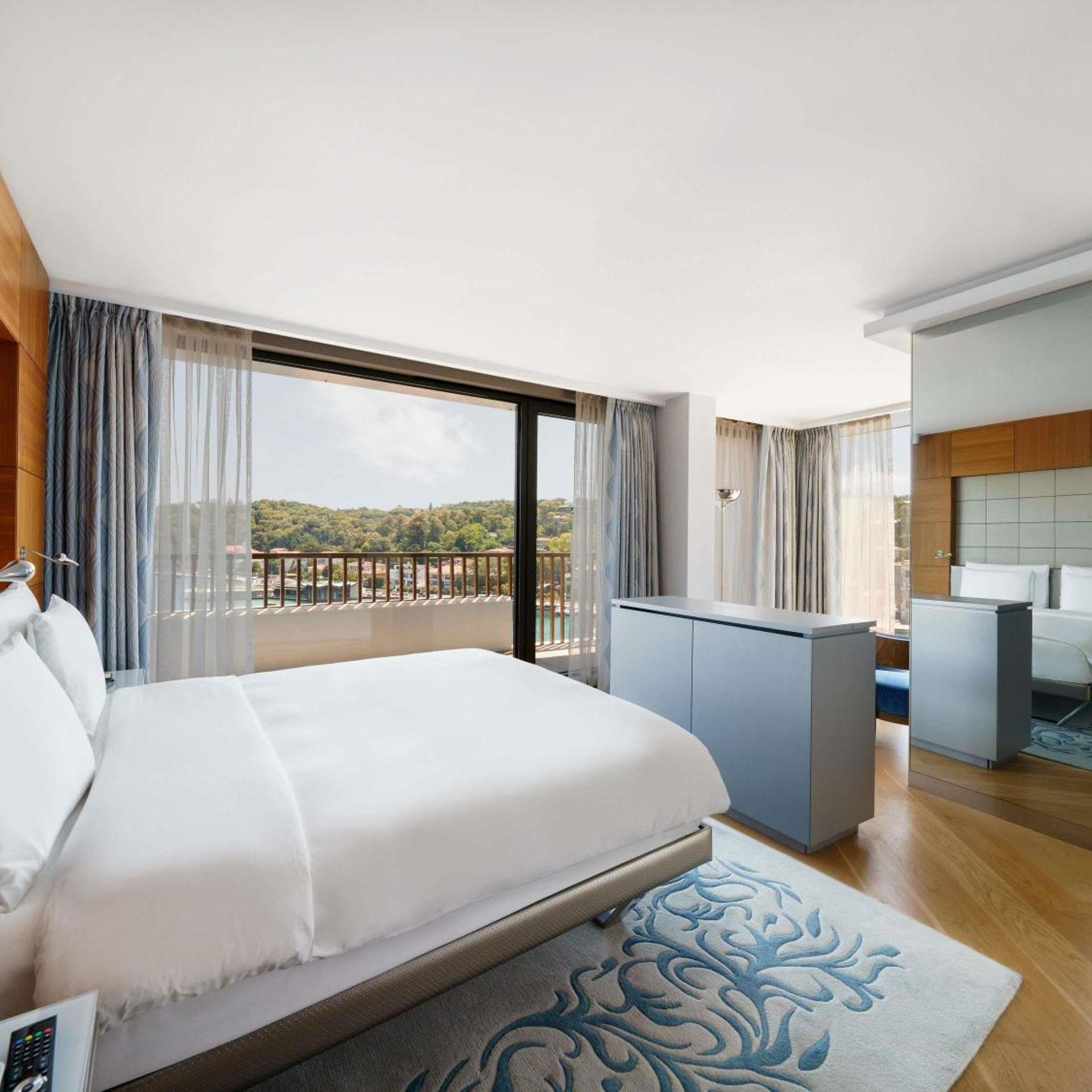 Panoramic, Family, Suite, King Bed, Bosphorus View