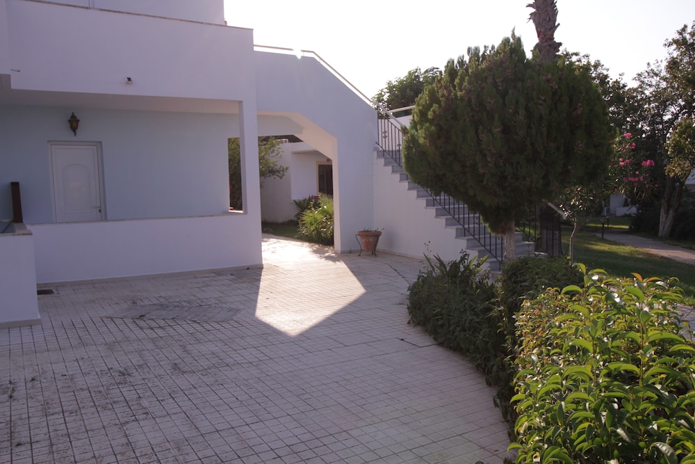 Ampavris Family Apartments 34/38