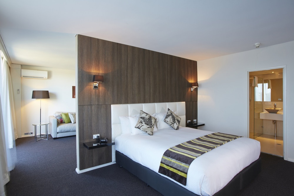 Holiday Inn Warwick Farm 12/69