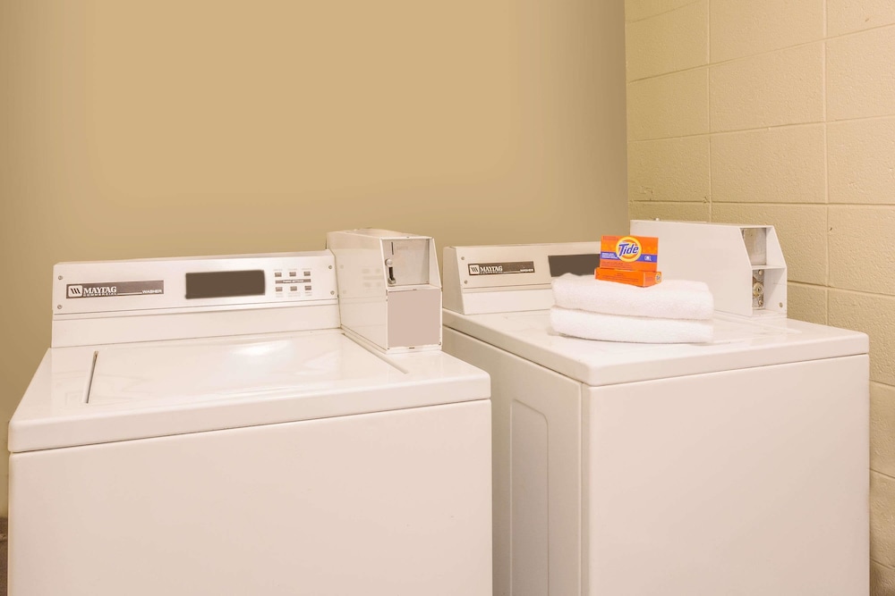 Travelodge by Wyndham Suites Virginia Beach Oceanfront 10/16