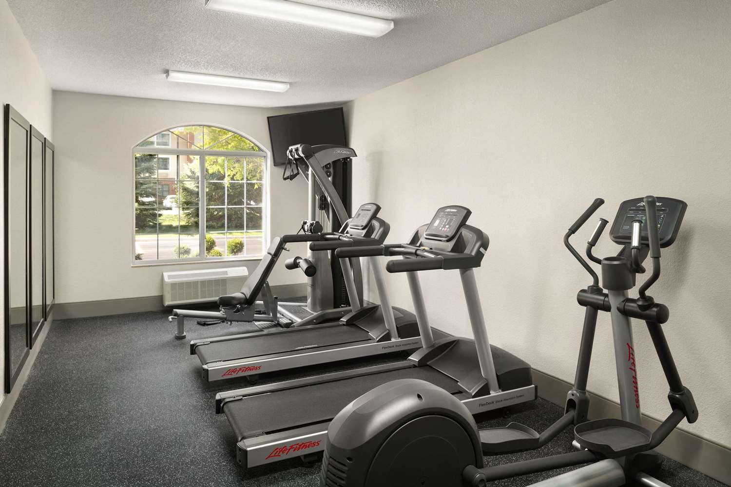Country Inn & Suites by Radisson, Novi, MI 9/26
