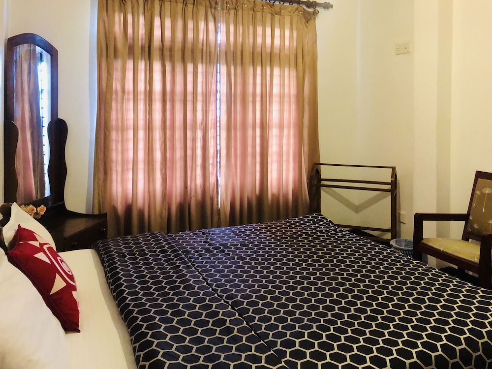 New Royal Mount Hotel 23/50