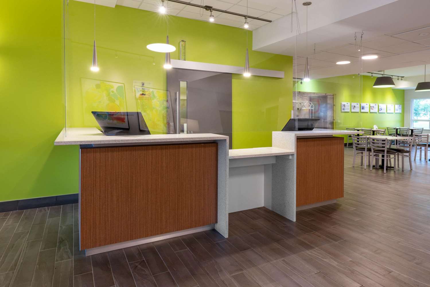 Super 8 by Wyndham Winnipeg East MB 4/31