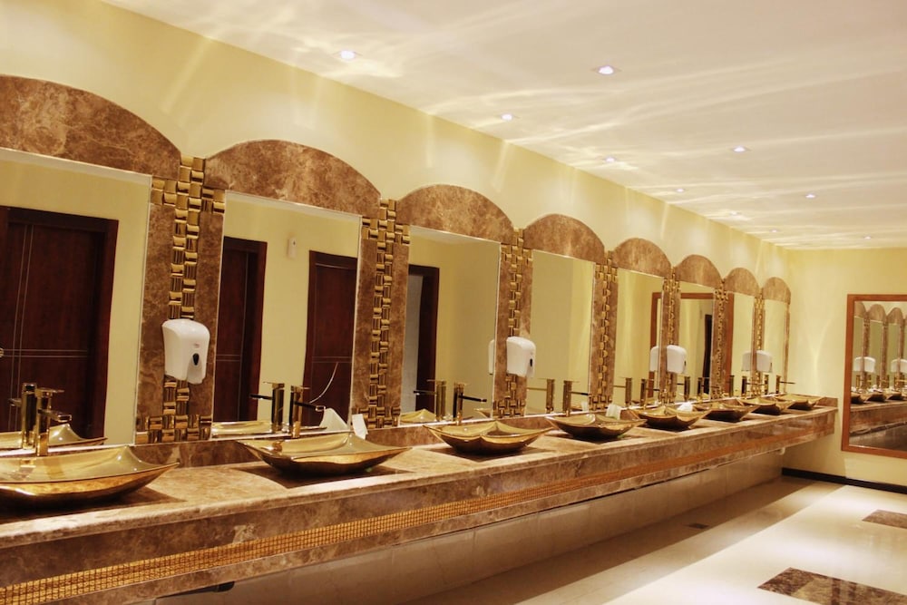 فندق ناشونال بارك(National Park Hotel) 7/66