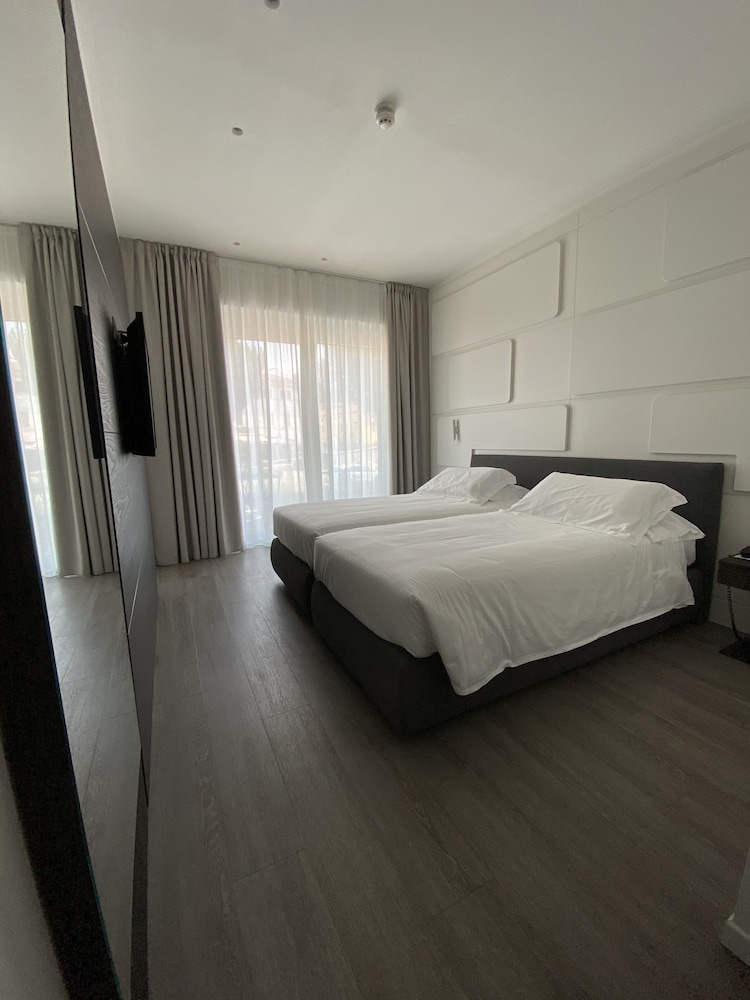 Solho Hotel 16/49