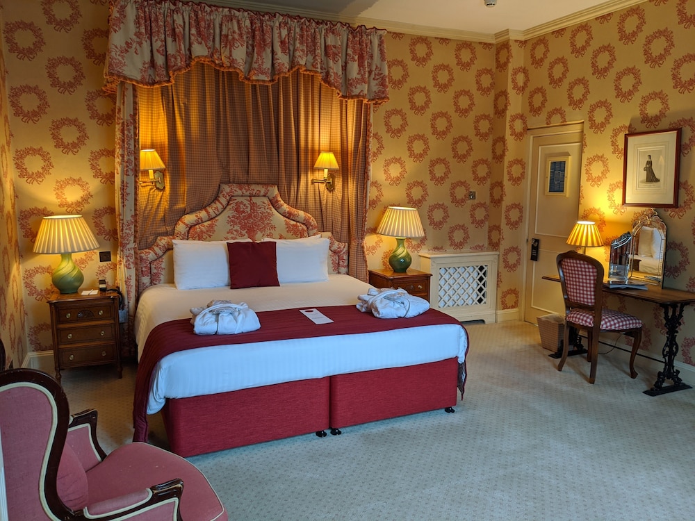 DELUXE, KING BED