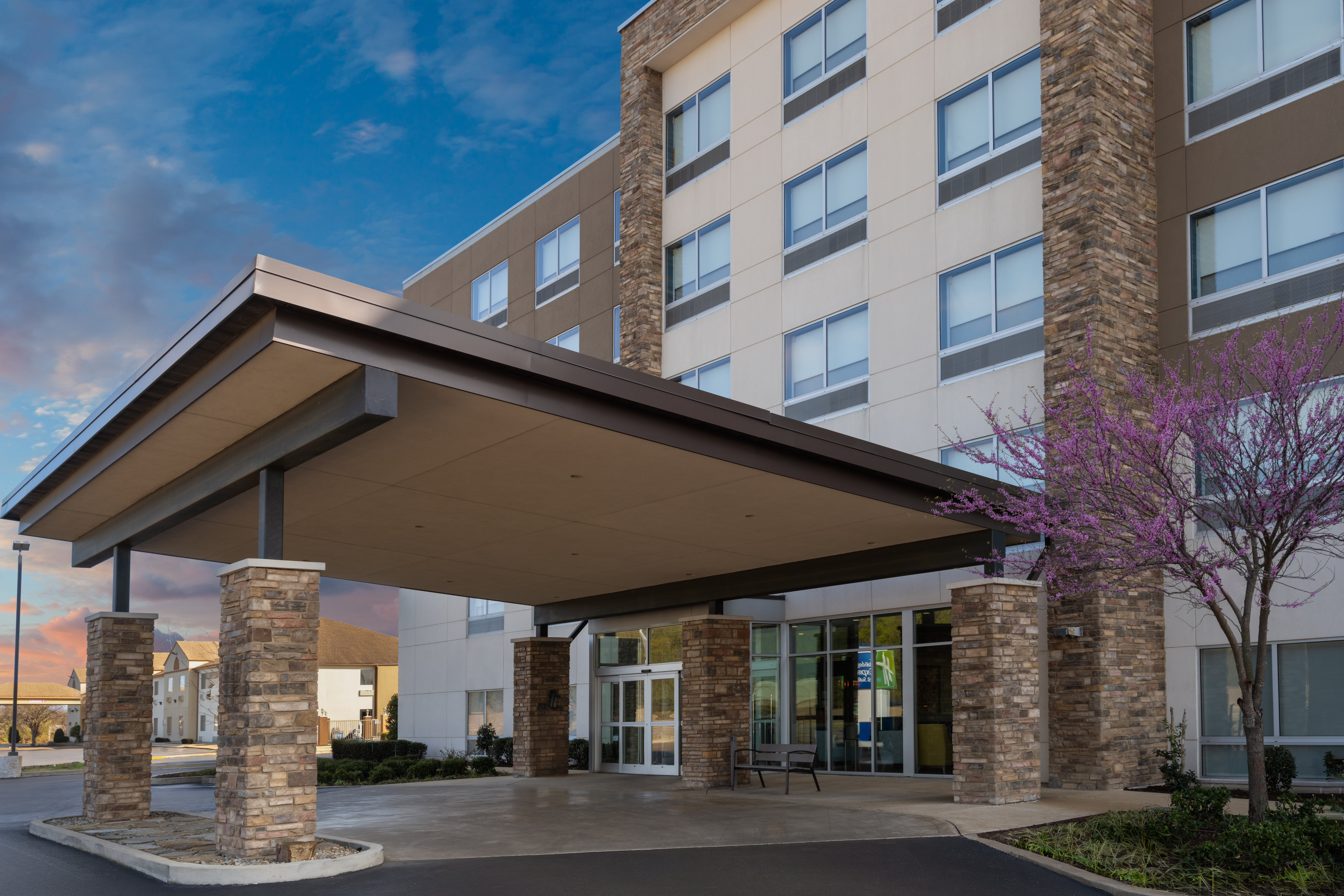 Holiday Inn Express & Suites West Memphis 52/53