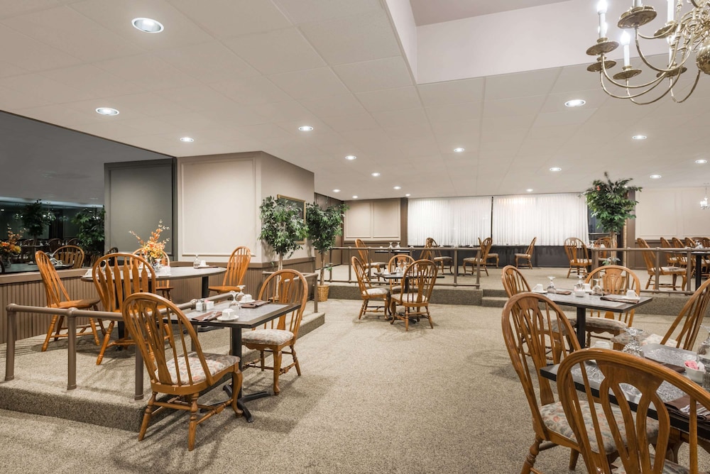 Ramada by Wyndham Watertown/Thousand Islands NY 18/37