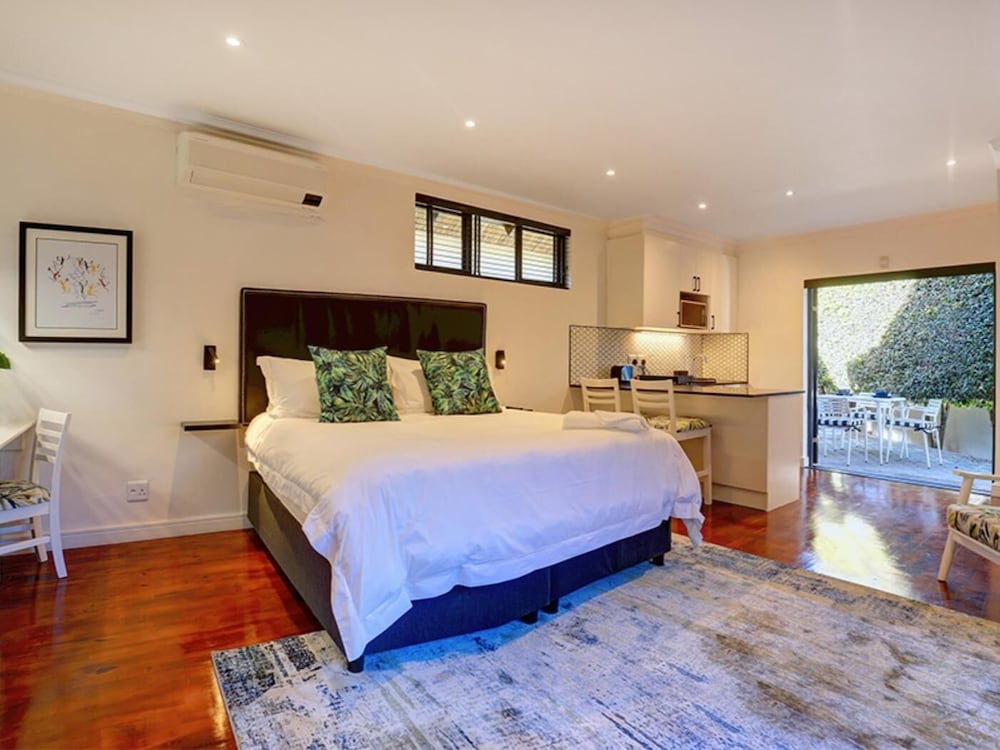 استوديو بسرير كوين بإطلالة على الحديقة