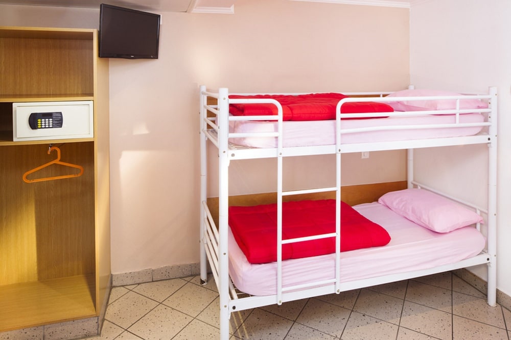Bastille Hostel 13/47