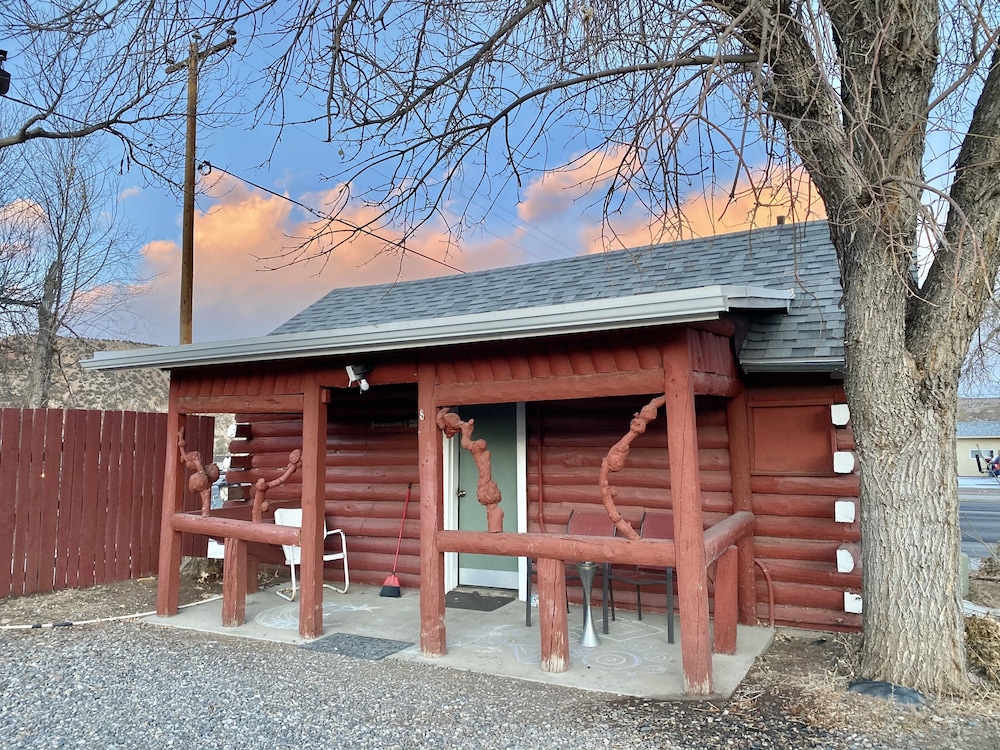Roundtop Mountain Motel 2/33