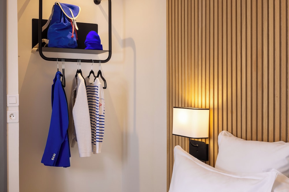 HOTEL KORNER EIFFEL 23/50
