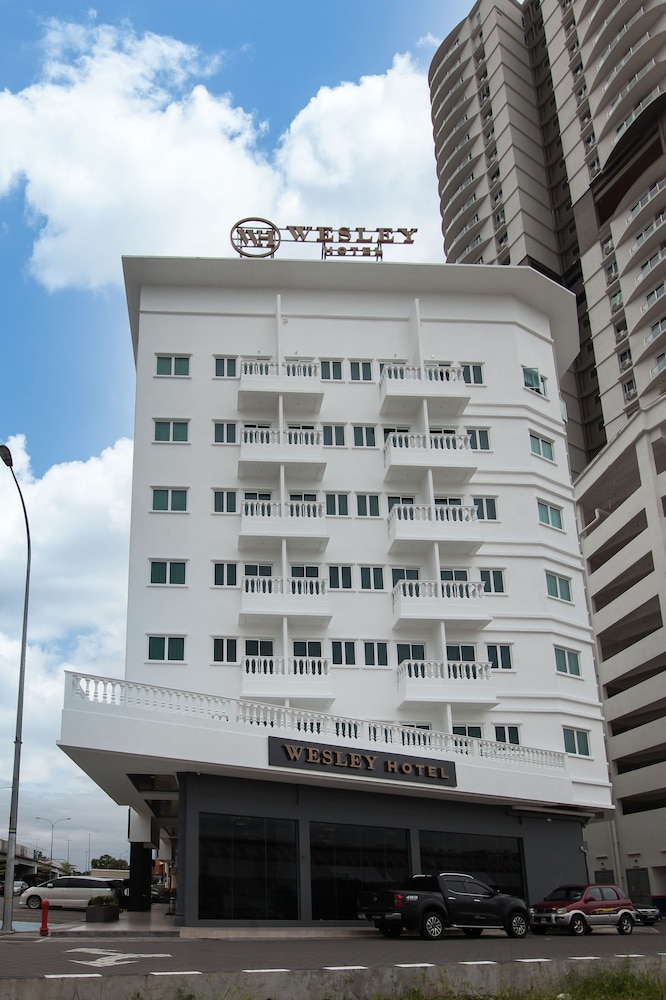 Wesley Hotel 1/34
