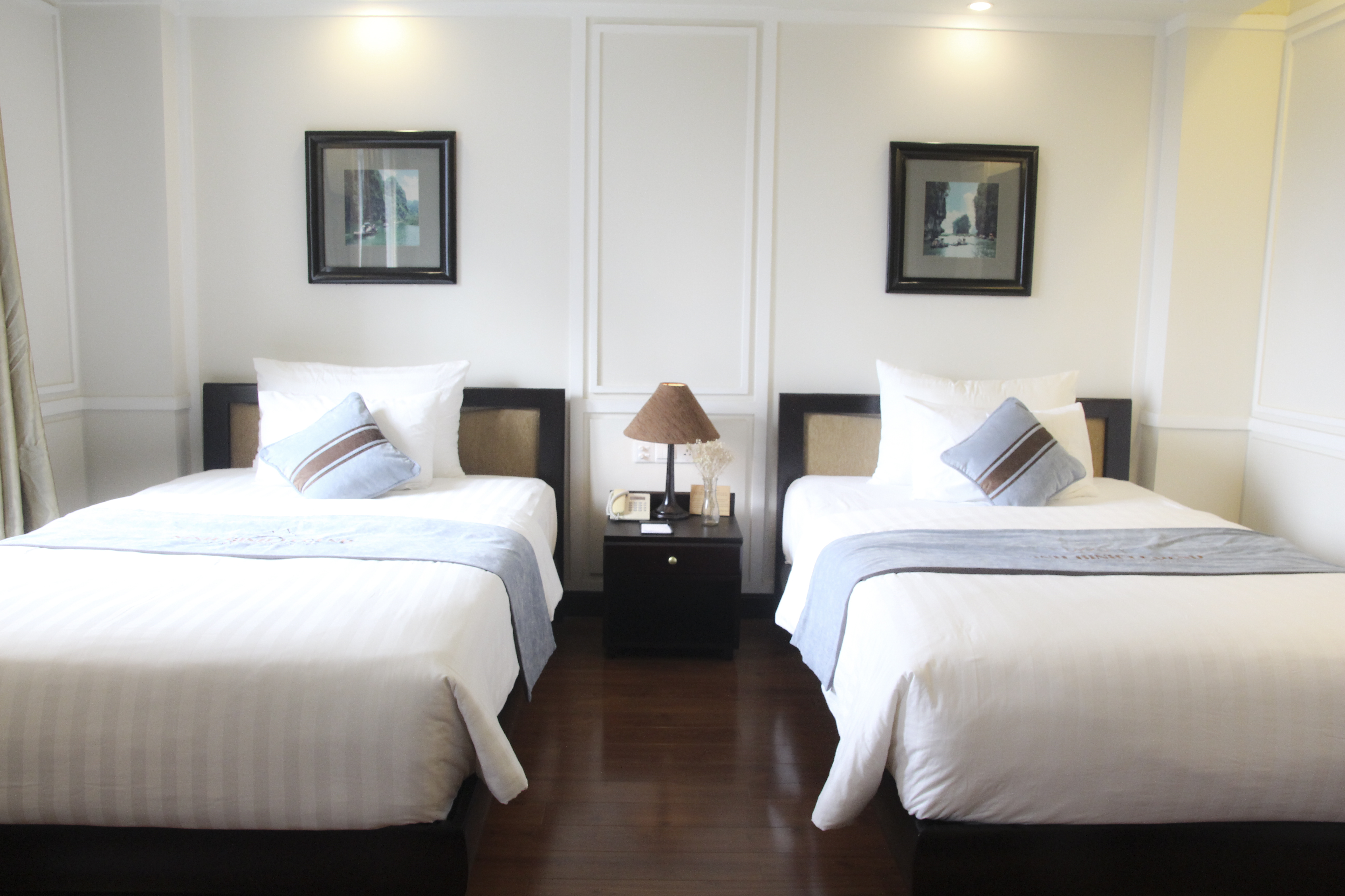 Deluxe, Twin Beds
