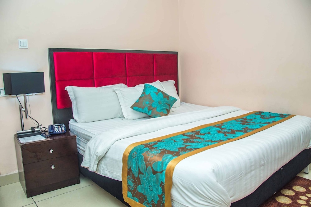 Royal Crest Hotel & Suites 18/50