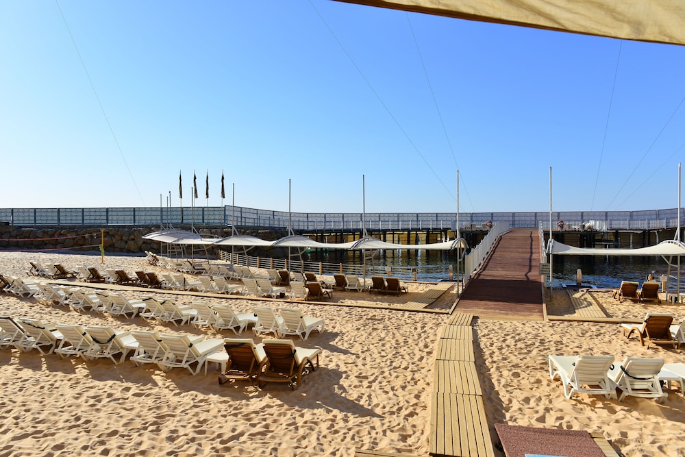 Adenya Hotels and Resort 67/69