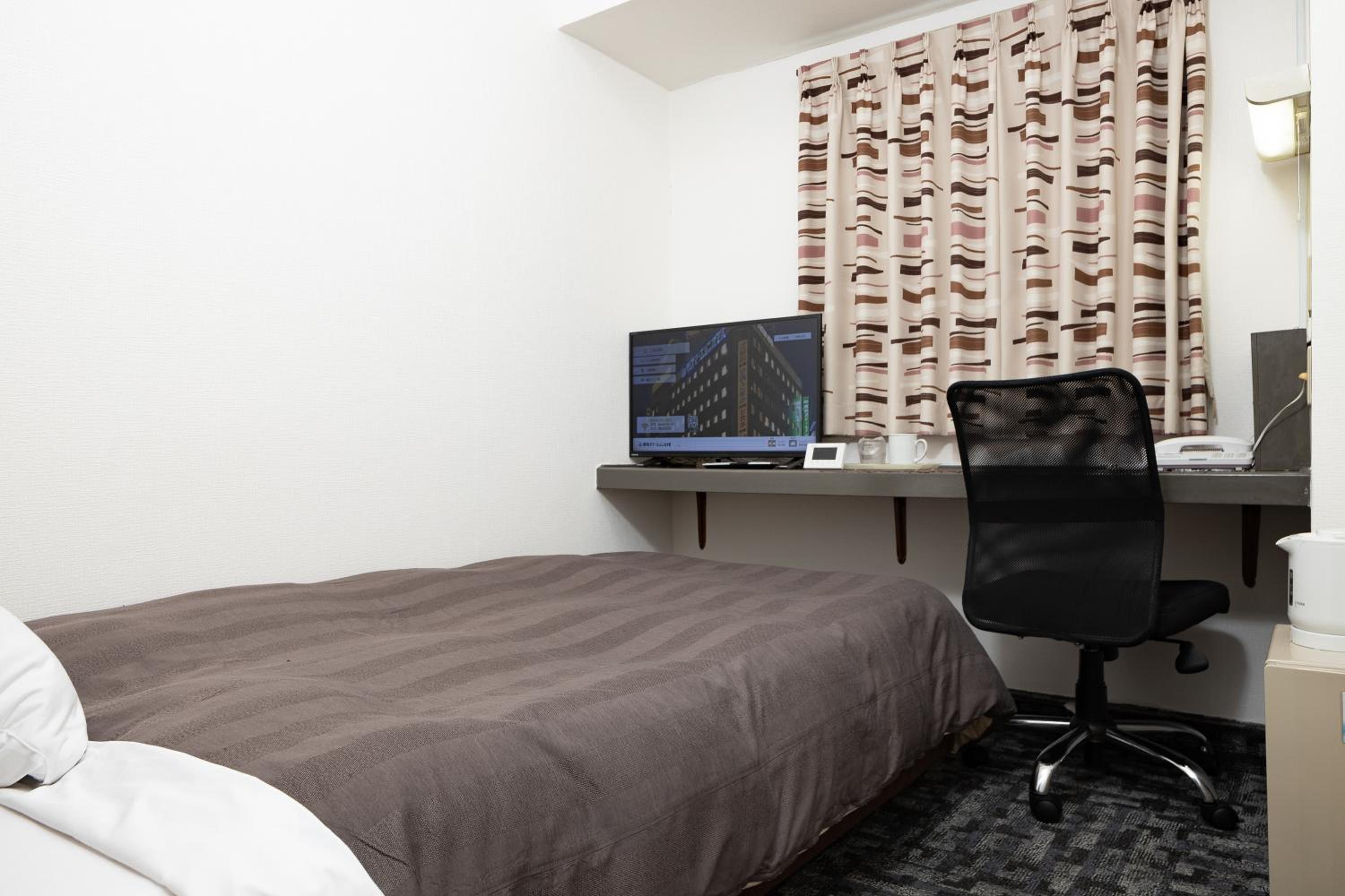 Semi Room, Single, Semi Double Bed