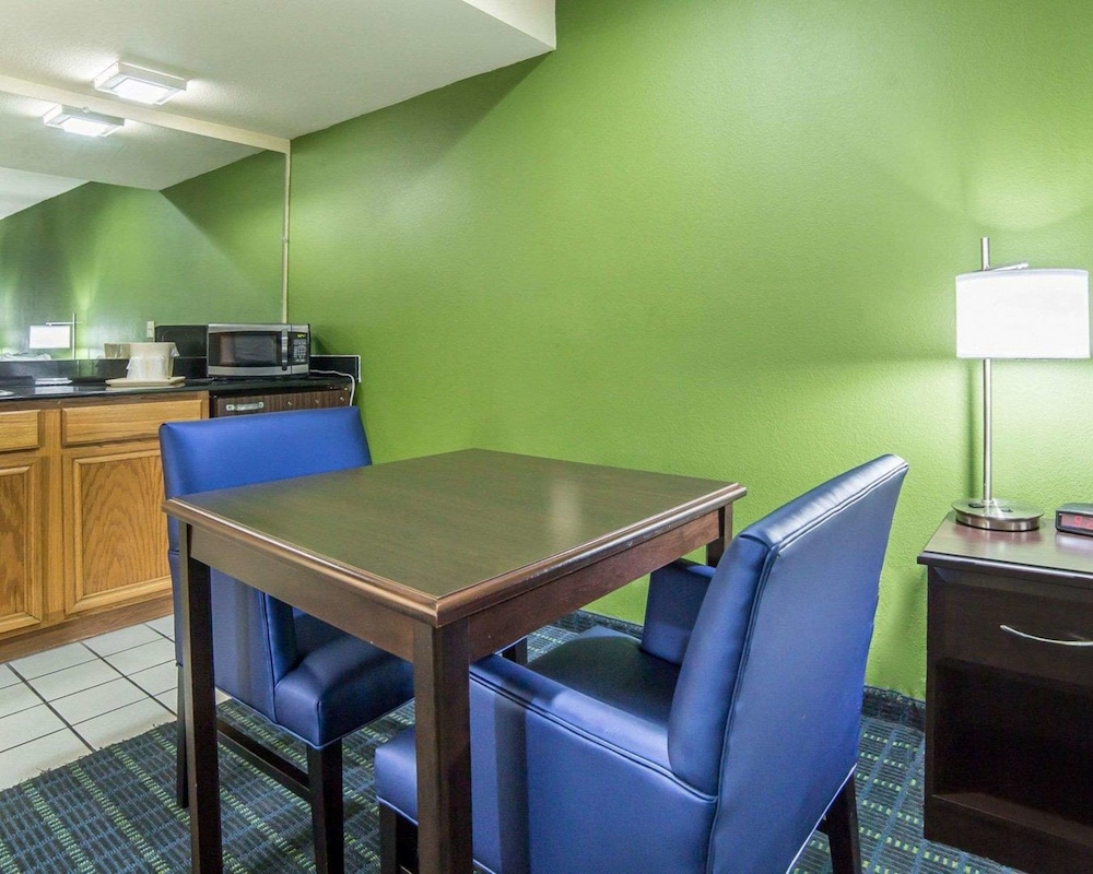 Quality Inn Needles, CA 33/34