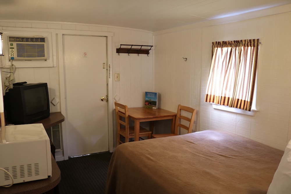 Red Caboose Motel 27/50