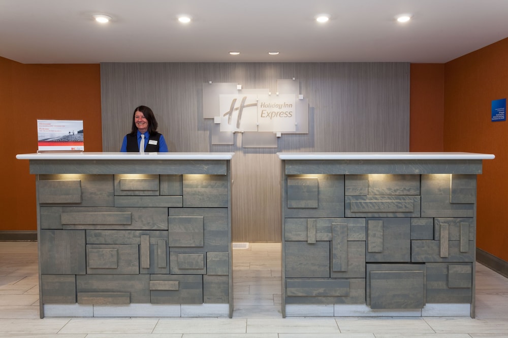 Holiday Inn Express Suites Fredericton 10/76