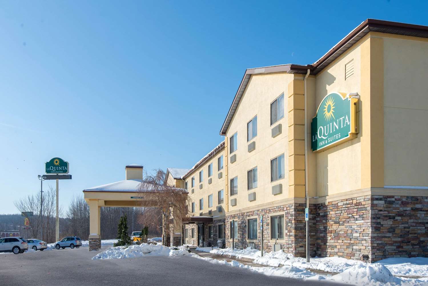 La Quinta Inn & Suites by Wyndham Erie 42/51