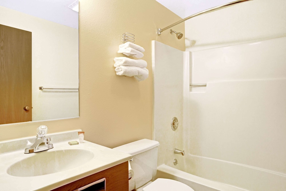 Super 8 by Wyndham Carson City/Lake Tahoe 7/28