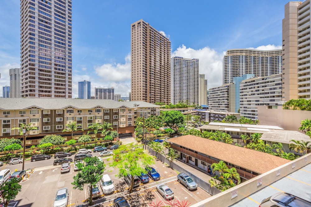 Castle Palms at Waikiki 48/60