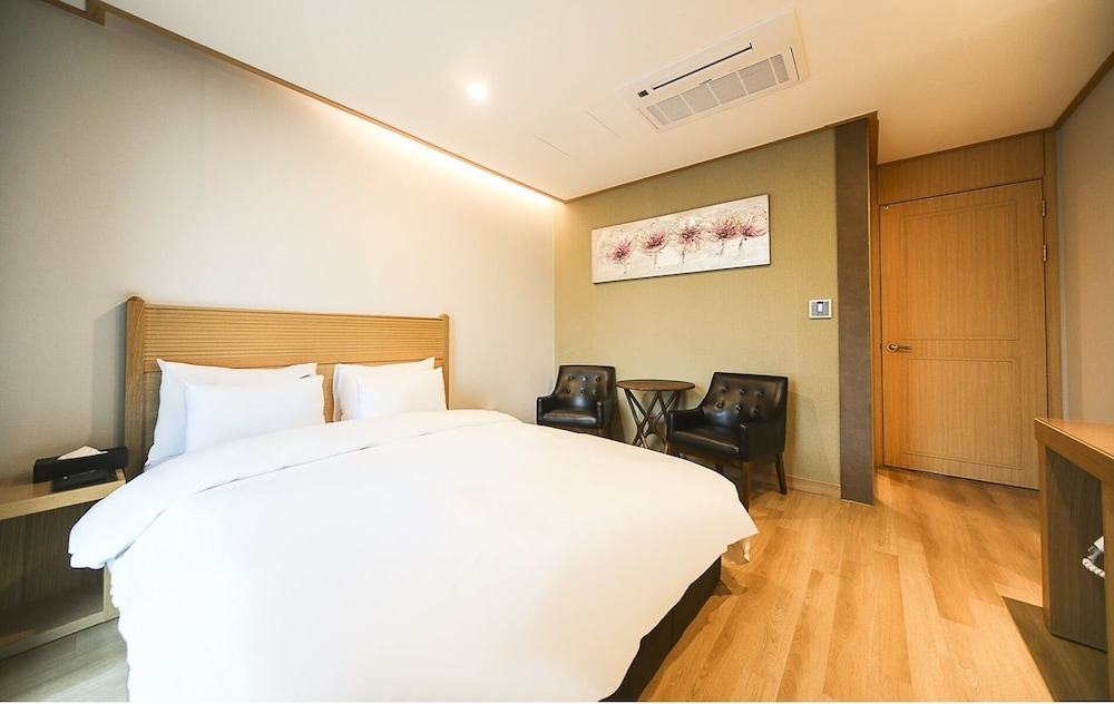 Hotel Golden Hill 24/65