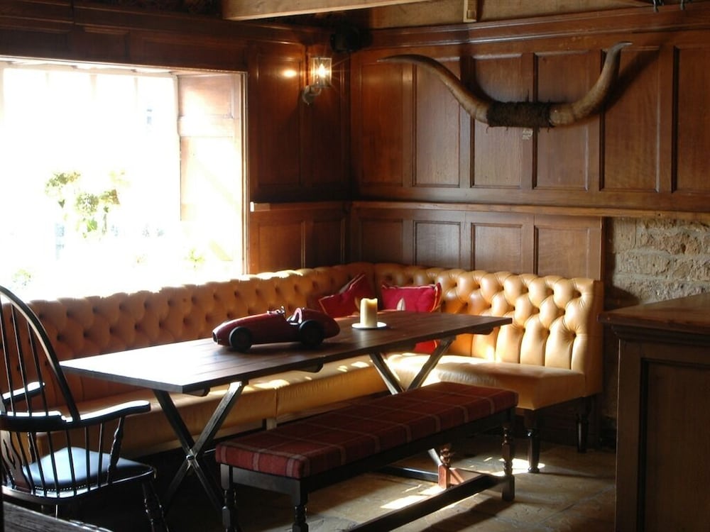 The White Horse Inn 46/62