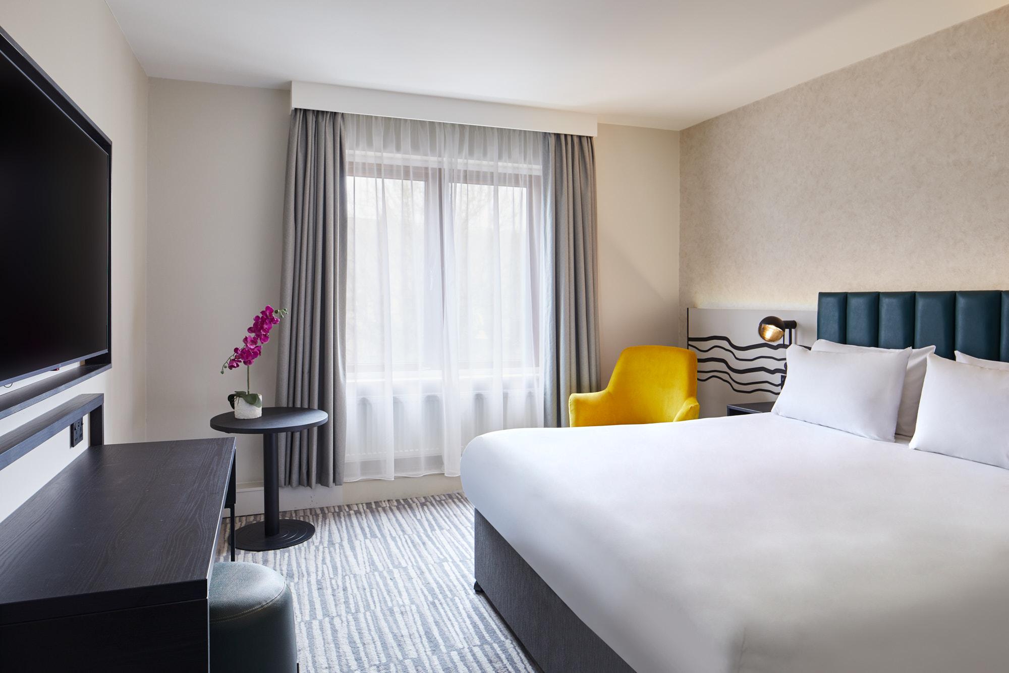STANDARD, TWIN BEDS, 1 DOUBLE AND 1 SINGLE BED