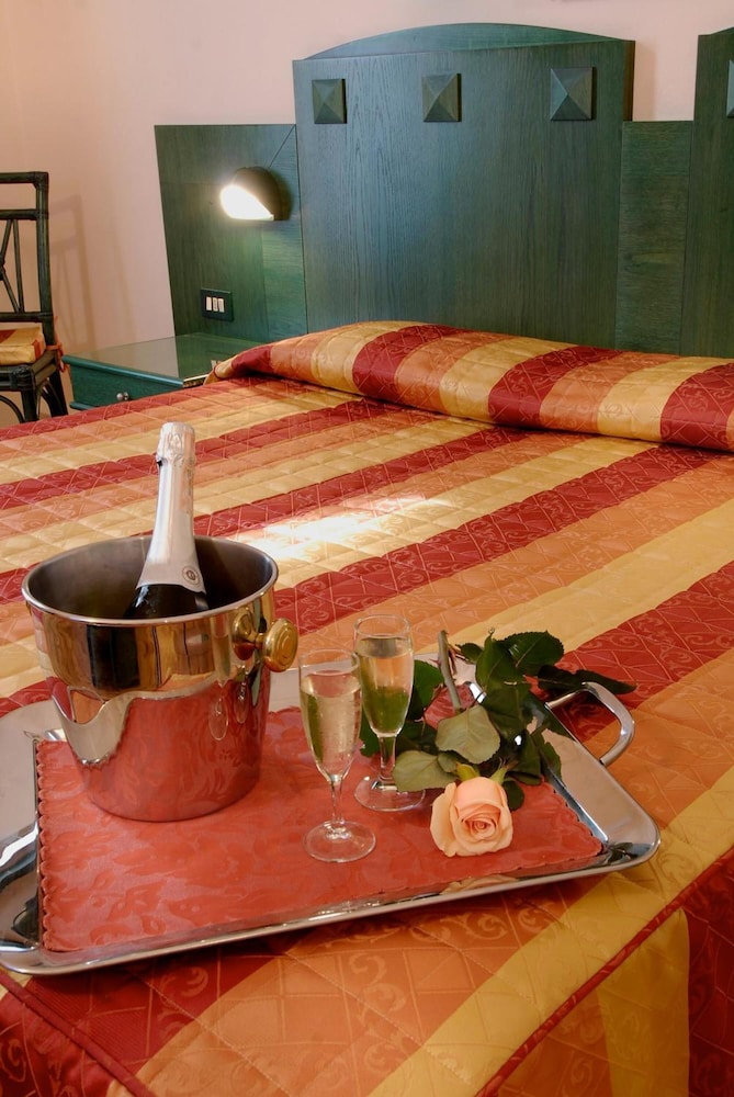 Bologna Hotel 23/28