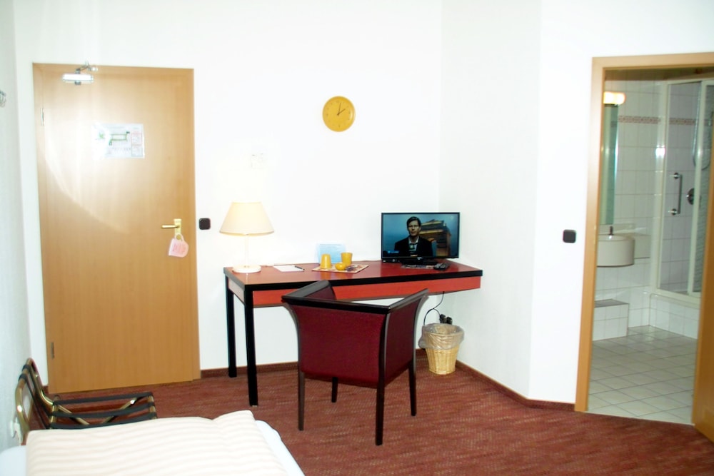 Keramik Hotel Rheinsberg 4/44