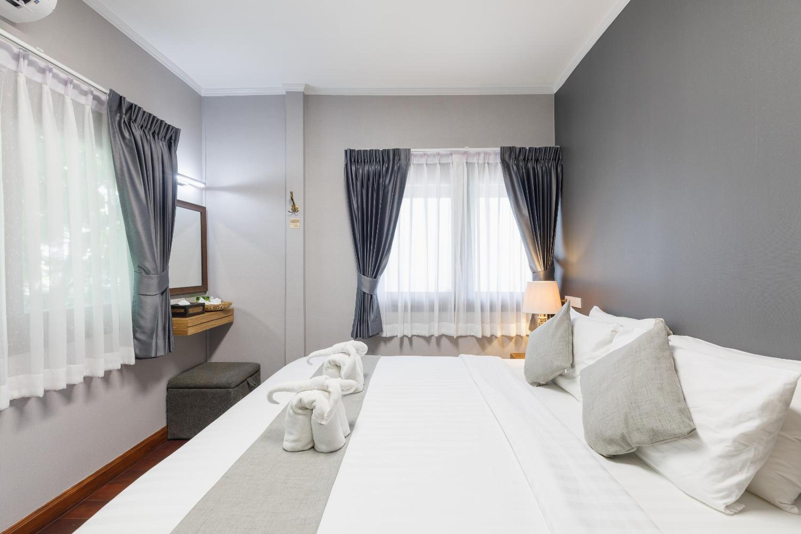3 Bedrooms, Villa
