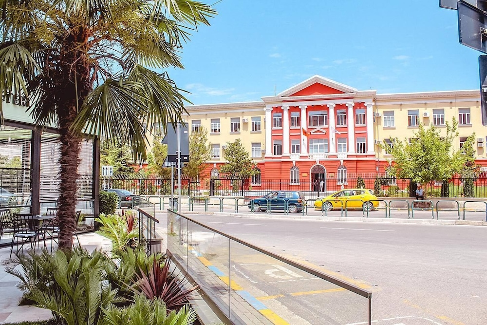 Iliria Hotel Tirana 40/44