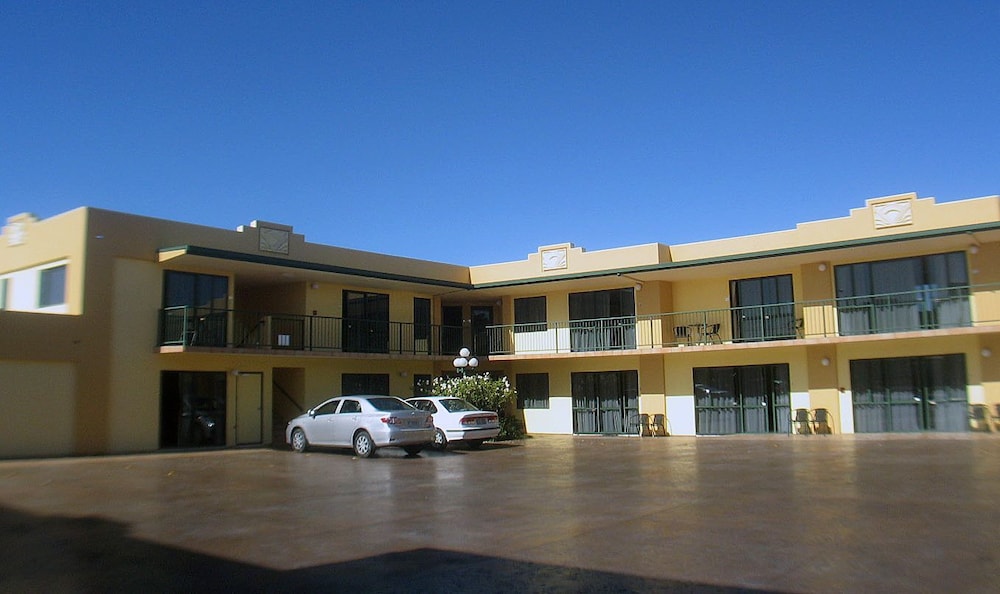 Deco City Motor Lodge 2/54