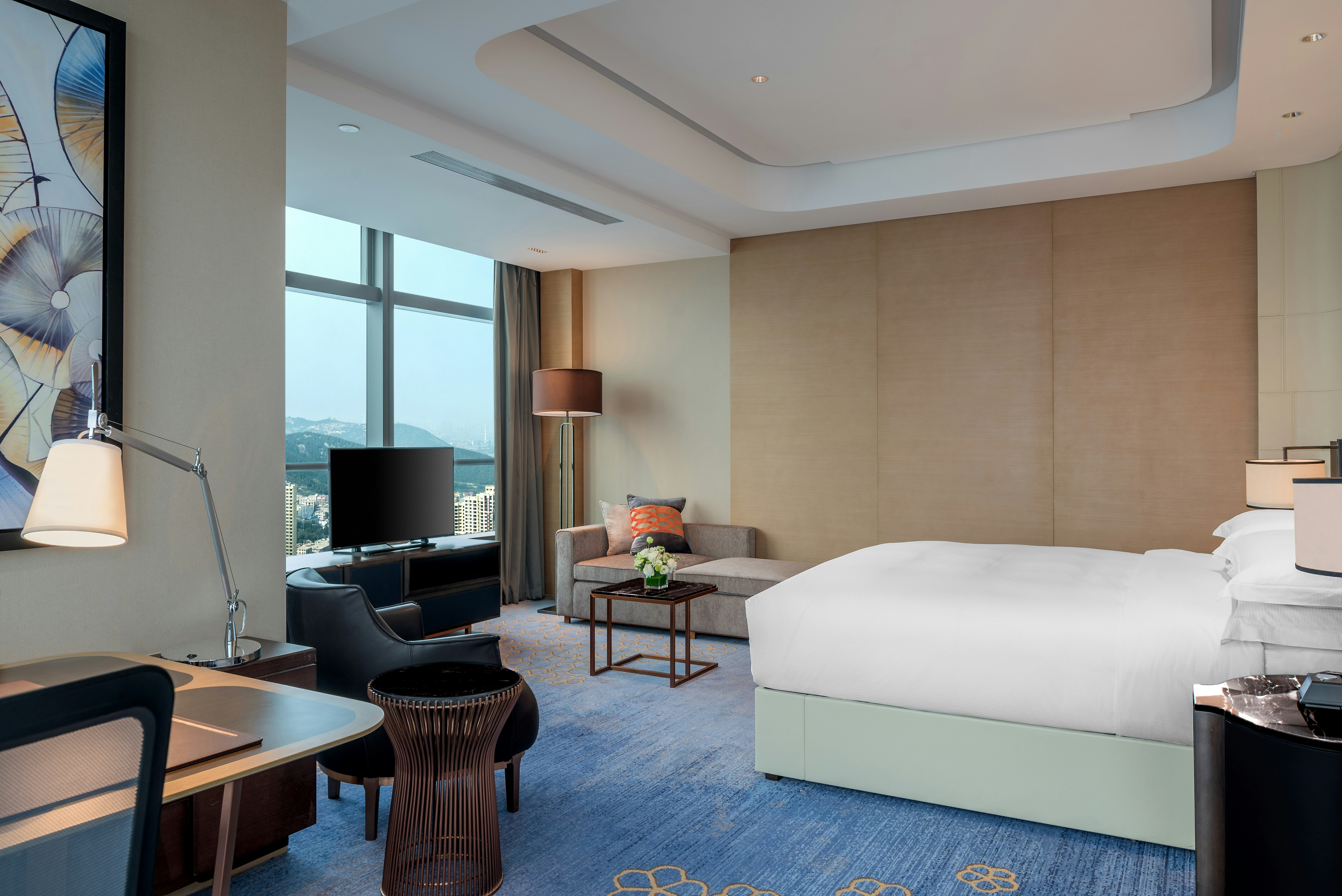 PREMIER, KING BED