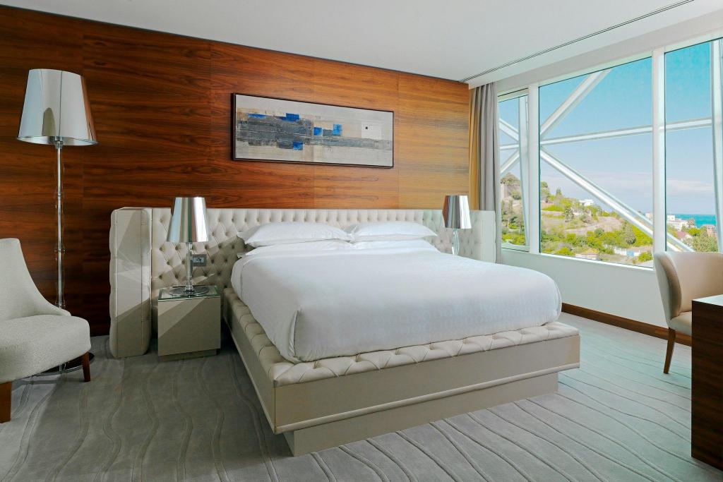 Presidential, Suite, King Bed, Water View, Club Lounge Access, Corner