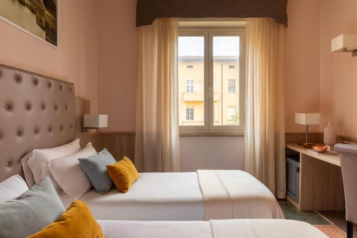La Pace Hotel 58/122