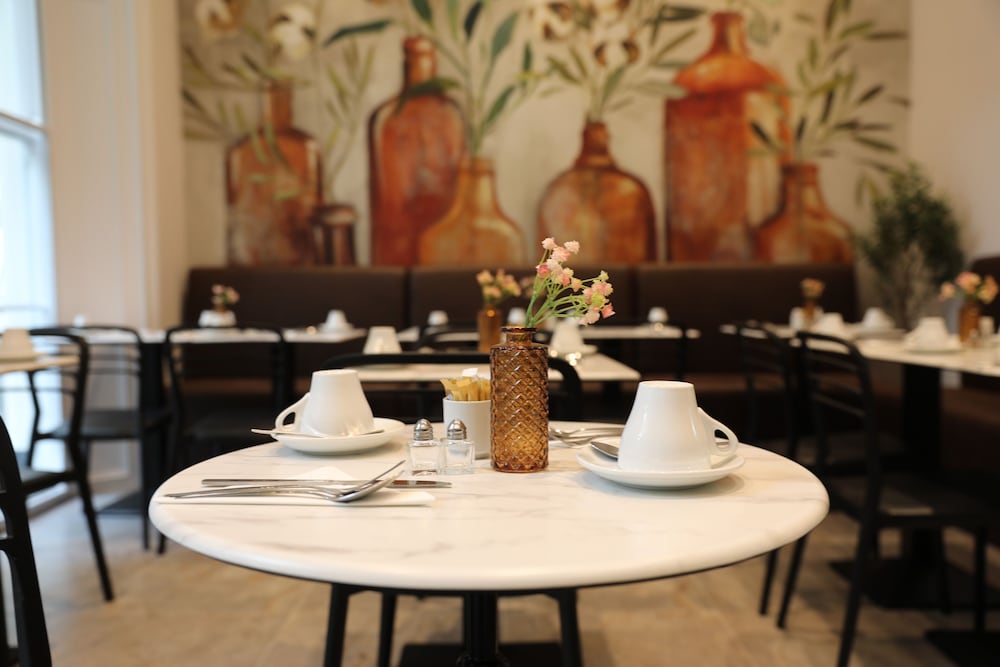 Reem Hotel 47/65