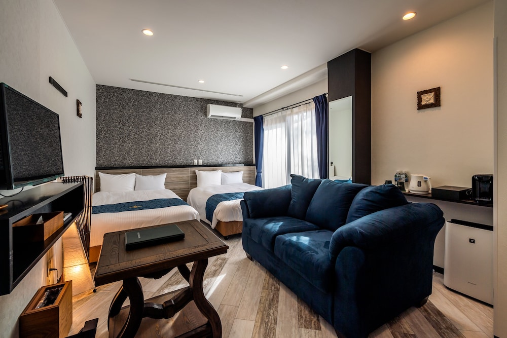 VILLA, TWIN BEDS, PARTIAL OCEAN VIEW