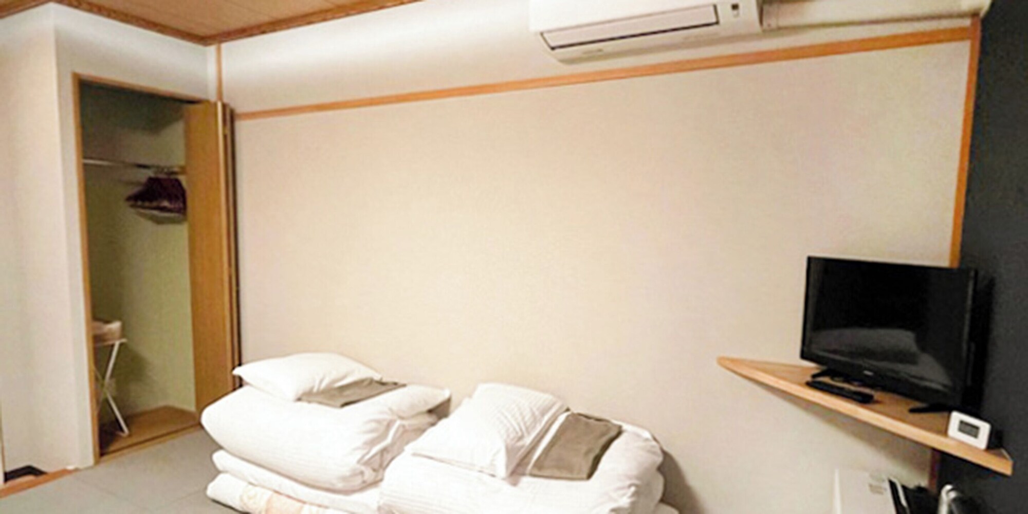 JAPANESE, TWIN BEDS